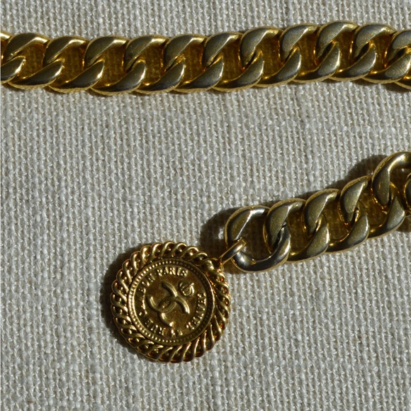 18 karat gold plated CHANEL necklace - Picture 3 of 3